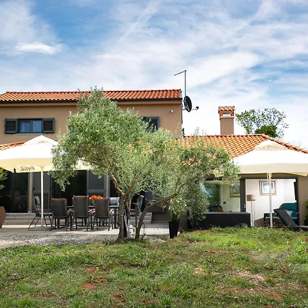 Villa Olive Garden Paradise With Heated Swimming Pool *