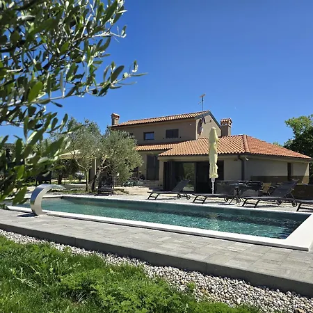 Olive Garden Paradise With Heated Swimming Pool Rovinj