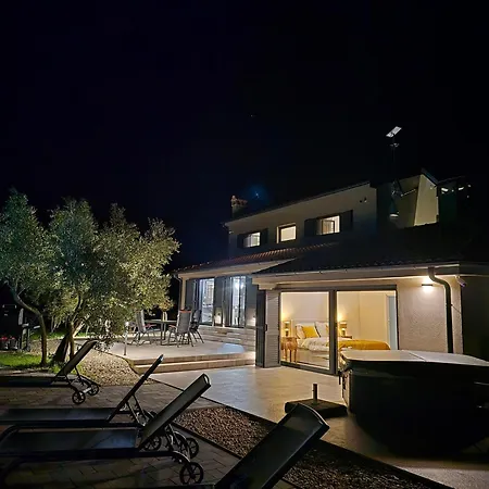 Olive Garden Paradise With Heated Swimming Pool Villa Rovinj