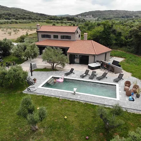 Olive Garden Paradise With Heated Swimming Pool *