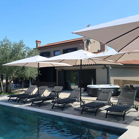 Villa Olive Garden Paradise With Heated Swimming Pool Rovigno