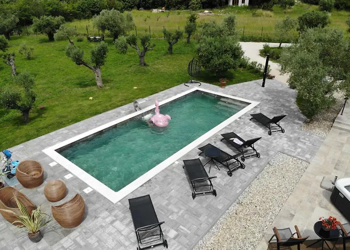 Olive Garden Paradise With Heated Swimming Pool *