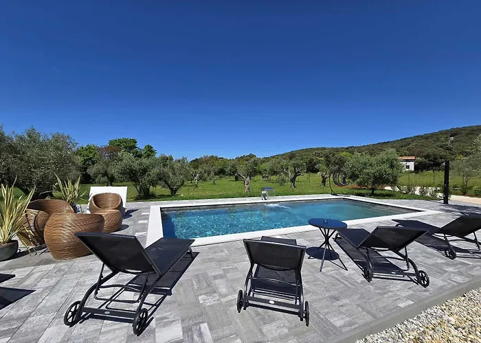 Olive Garden Paradise With Heated Swimming Pool *